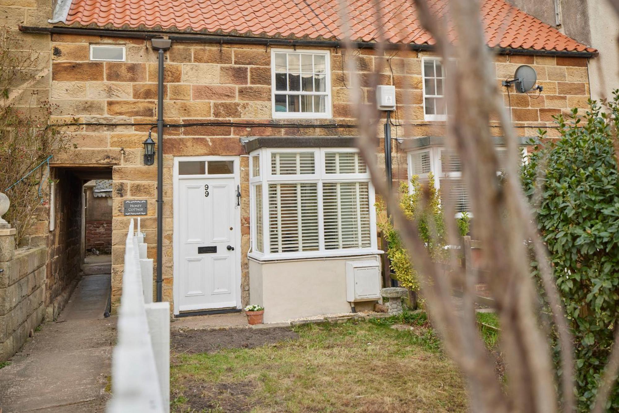 Host & Stay - Honey Cottage Hinderwell 외부 사진